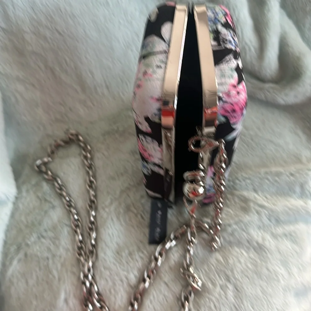 NWT White House Black Market Floral Clutch - Picture 11 of 15